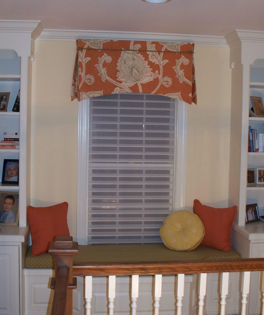 Tailored valance with arched hem