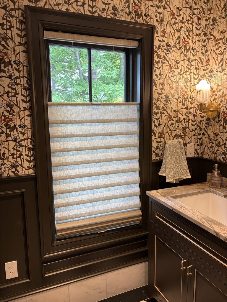 Cordless silhouette shade